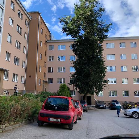 Riia 10, 2-Bedroom Apartment - 2 Big Beds 1 Extra Bed-Parking Free Tartu Exterior photo
