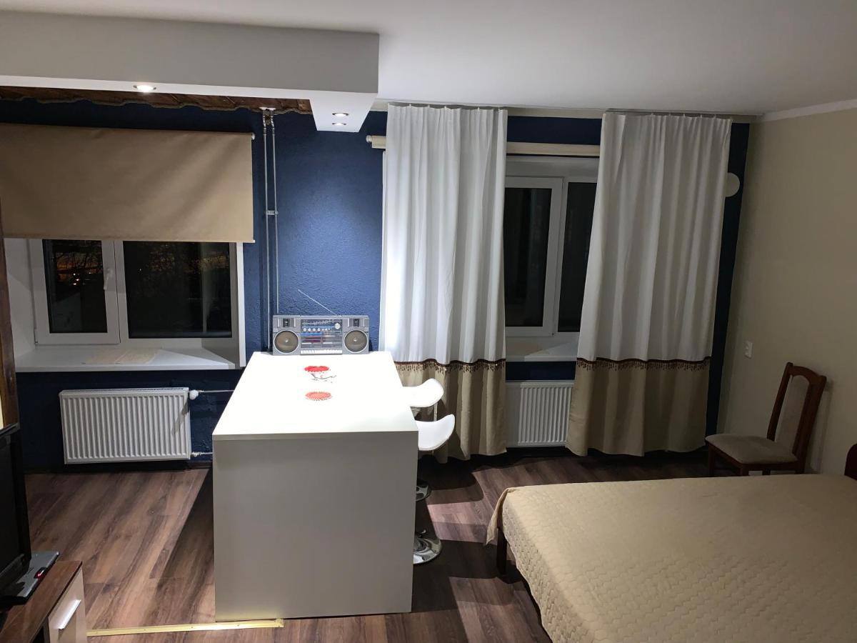 Riia 10, 2-Bedroom Apartment - 2 Big Beds 1 Extra Bed-Parking Free Tartu Exterior photo