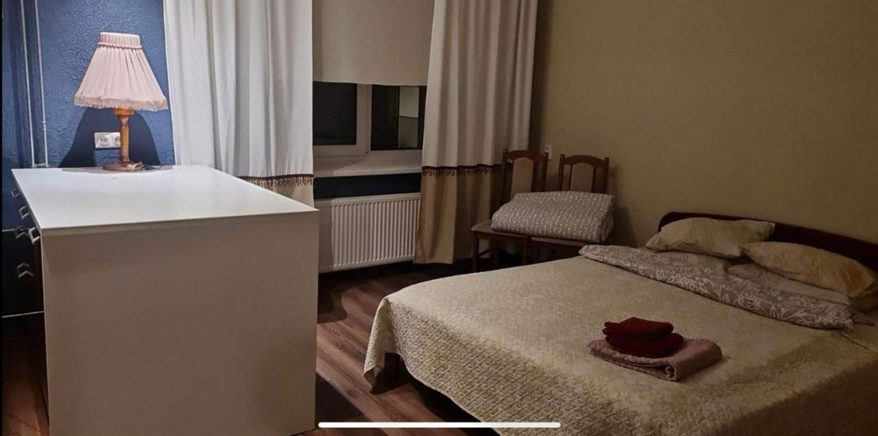 Riia 10, 2-Bedroom Apartment - 2 Big Beds 1 Extra Bed-Parking Free Tartu Exterior photo